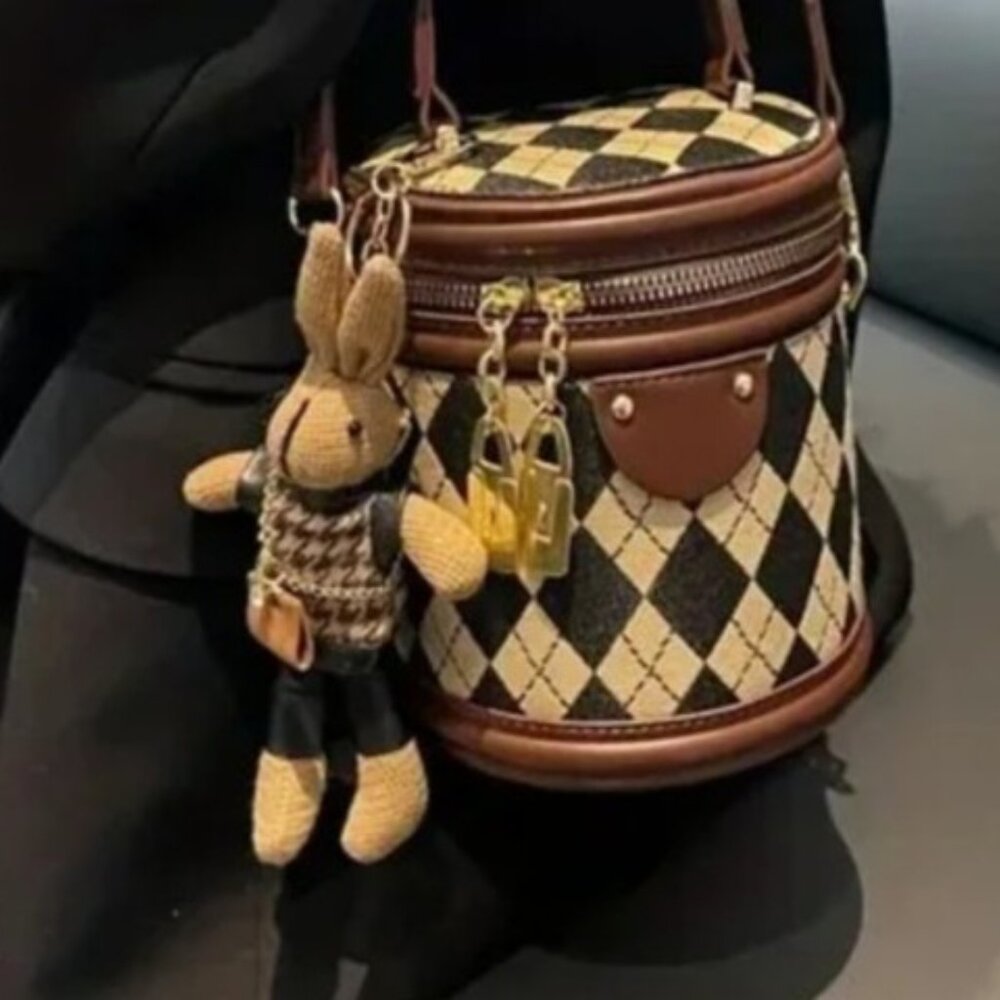 🧸Chic Argyle Bucket Bag w/ Cute Matching Bunny Charm & Adjustable Strap - Picture 5 of 11
